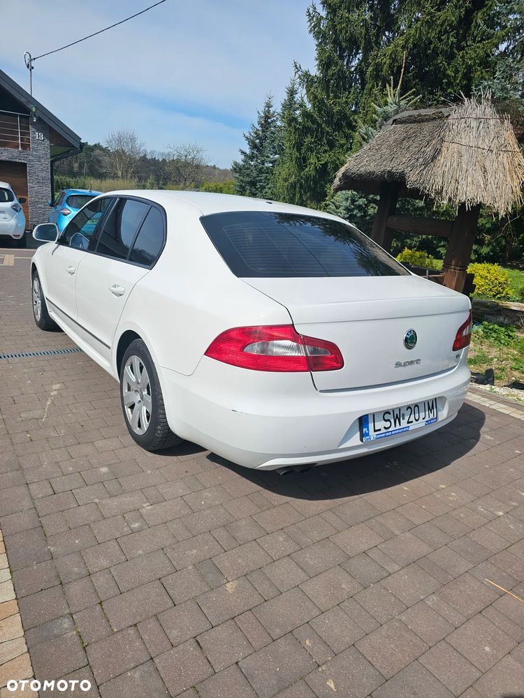 Skoda Superb 2013 photo 4