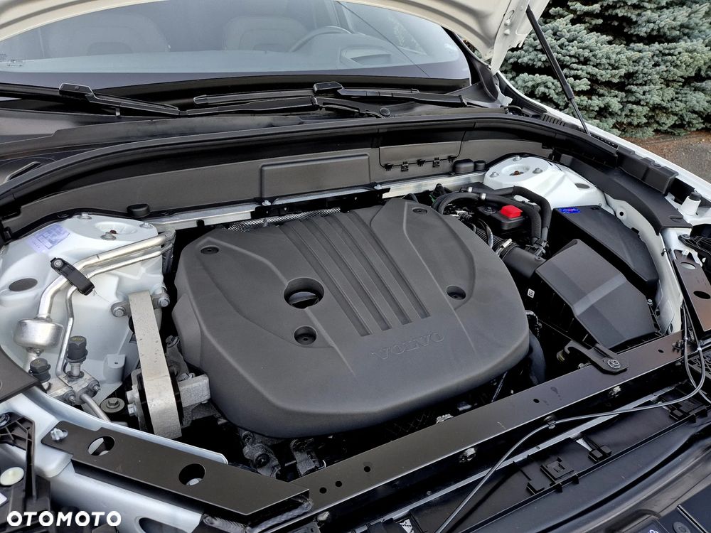 Volvo XC 60 B5 B AWD Ultimate Dark - 33
