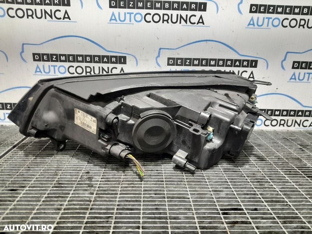 Far Dreapta Volkswagen Touareg 7P 2010 - 2014 SUV 4 Usi (1109) Fara xenon 7P2941006 - 3