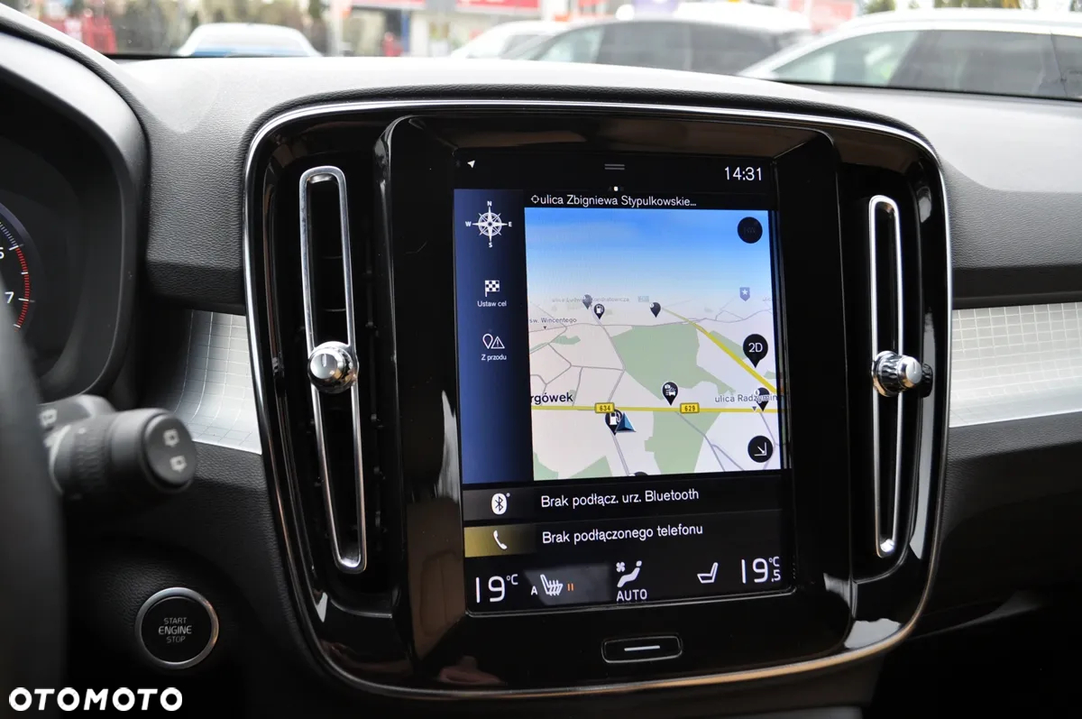 Volvo XC 40 T3 Momentum Pro - 22