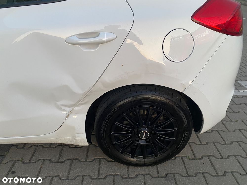 Kia Ceed 1.4 L - 6