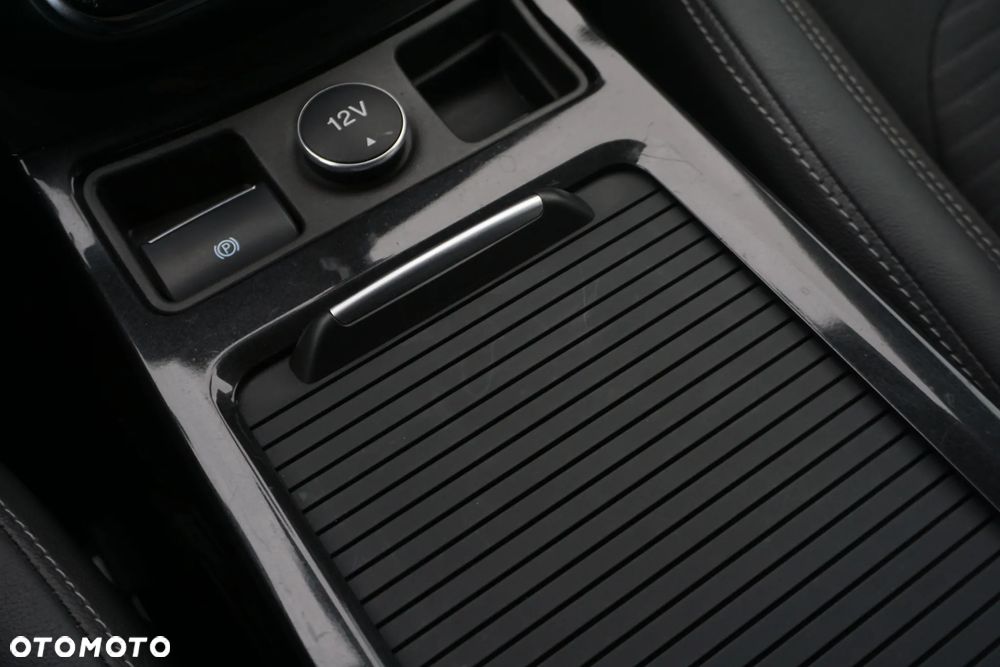 Ford Kuga 2.0 TDCi 2x4 Titanium - 35