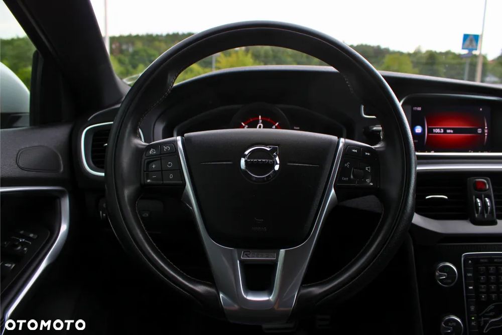 Volvo V40 D3 Drive-E R-Design Momentum - 23
