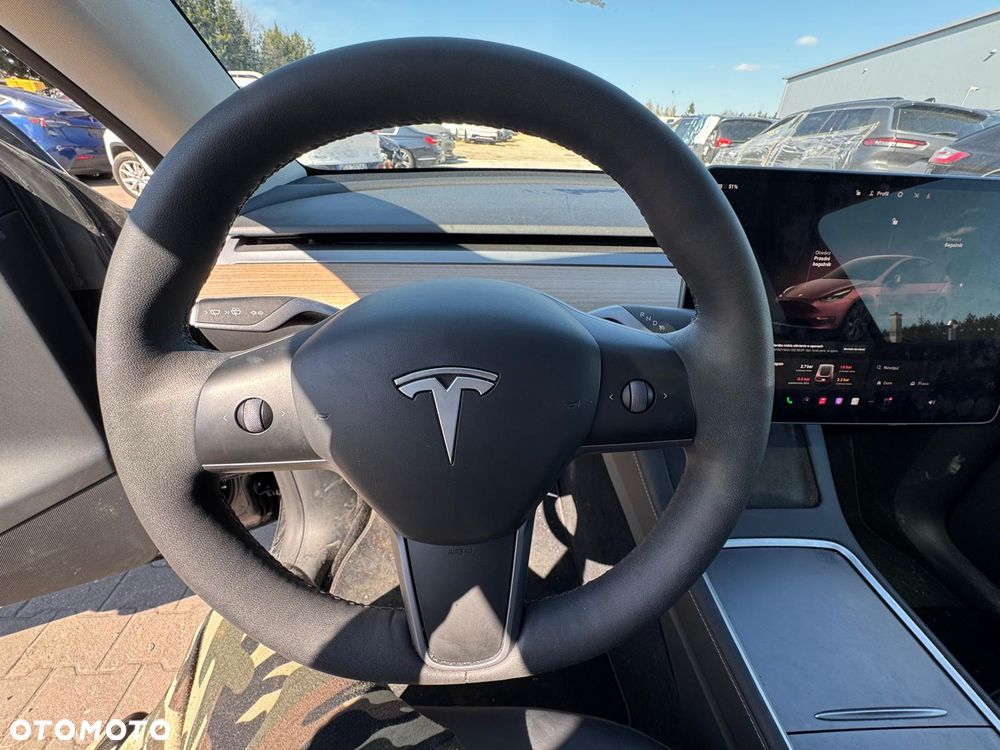Tesla Model Y Long Range Dual Motor AWD - 12