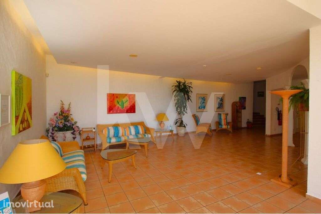 Empreendimento com um T0, nove T1, um T2, sobre o Mar, virado a Sul, e - Grande imagem: 2/60