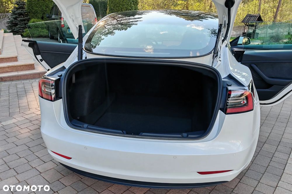 Tesla Model 3 - 12