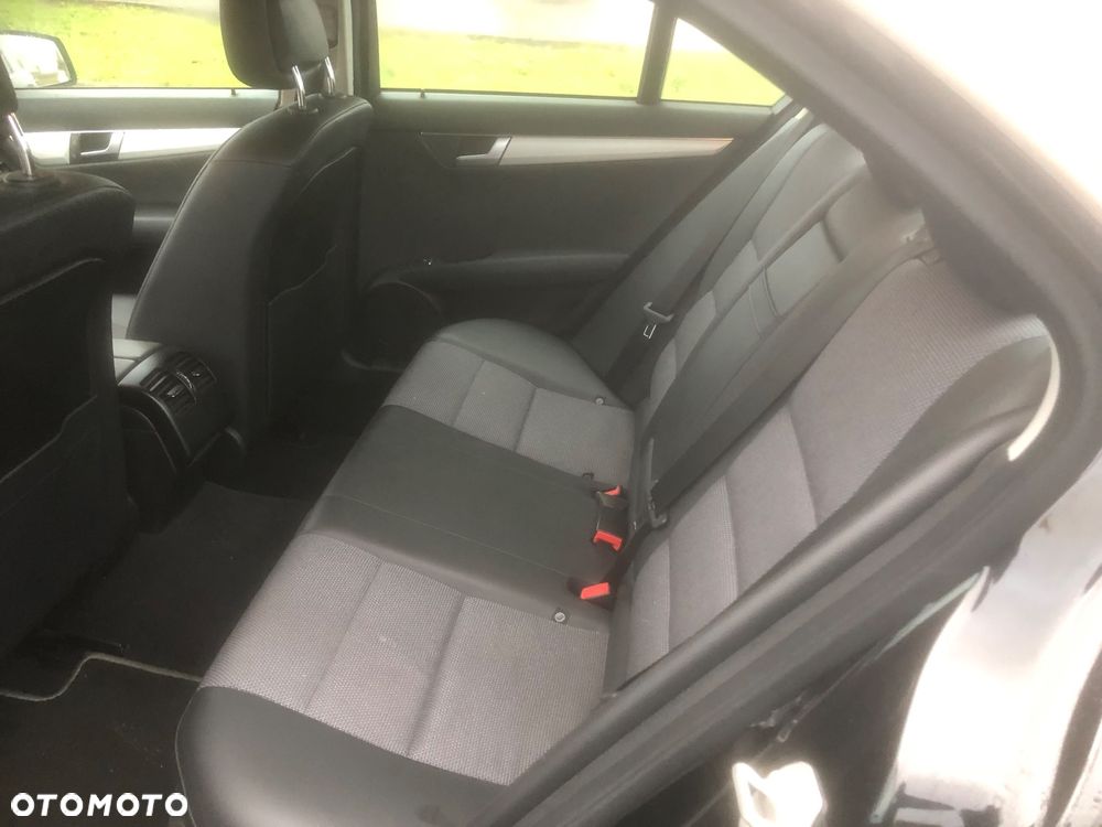 Mercedes-Benz Klasa C 180 (BlueEFFICIENCY) Avantgarde - 9