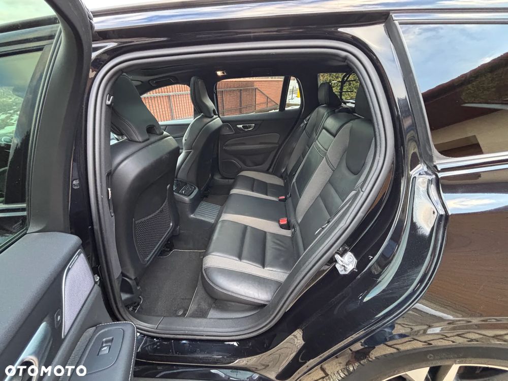 Volvo V60 T8 AWD Recharge Geartronic RDesign - 27