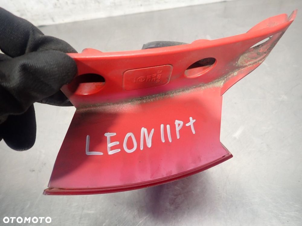 LAMPA PRAWA TYLNA SEAT LEON II - 2