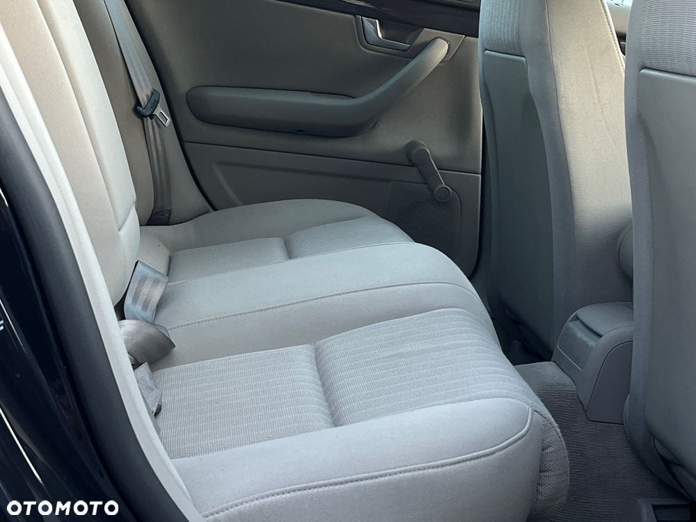 Audi A4 Limousine - 16