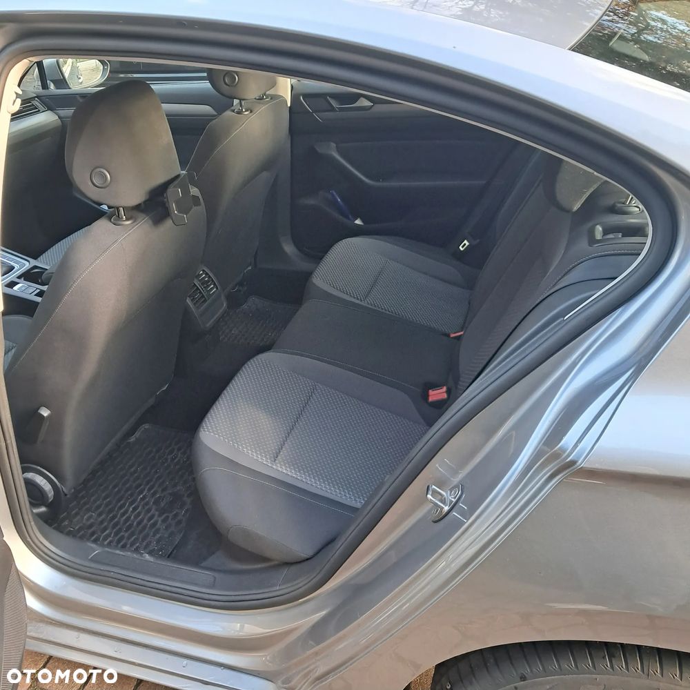 Volkswagen Passat ver-2-0-tdi-evo-essence-dsg - 8