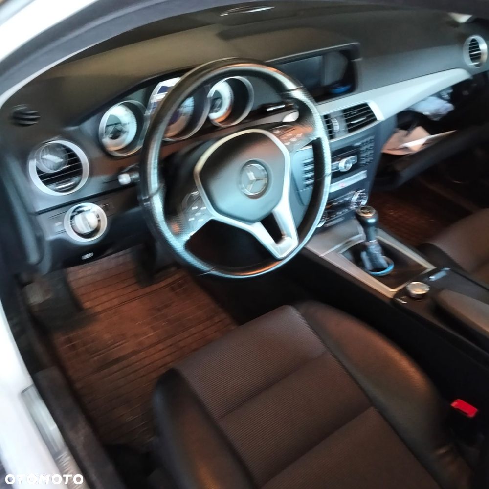 Mercedes-Benz Klasa C 200 CDI Avantgarde Edition - 11
