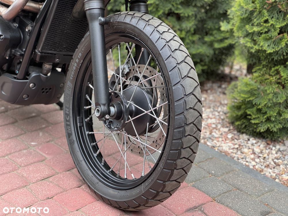 Triumph Street Scrambler - 22