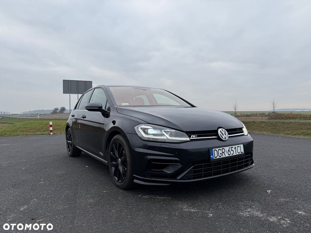 Volkswagen Golf - 1