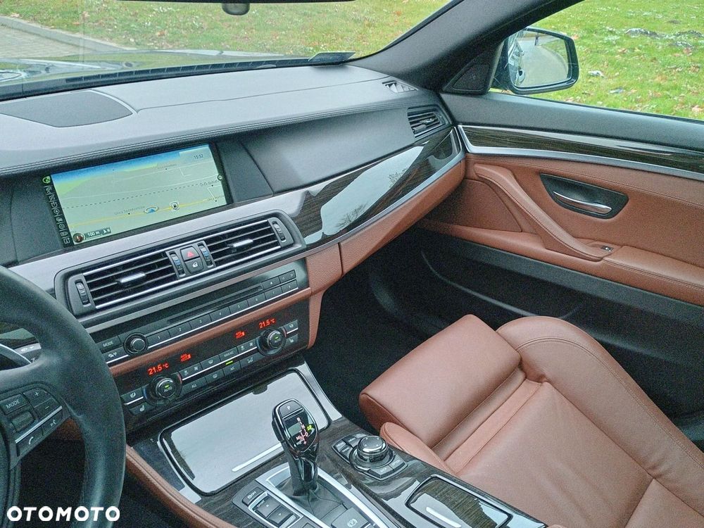 BMW Seria 5 550i xDrive - 26