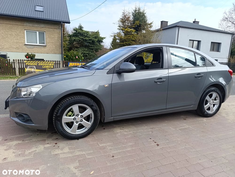 Chevrolet Cruze 1.6 LS - 10