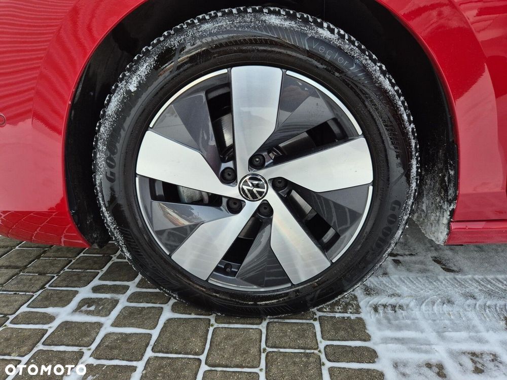 Volkswagen Passat Variant 2.0 TDI EVO Elegance DSG - 9