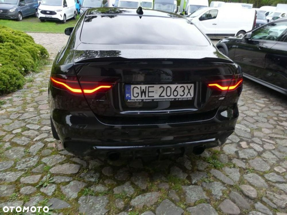 Jaguar XE 2.0 T AWD R-Sport - 27