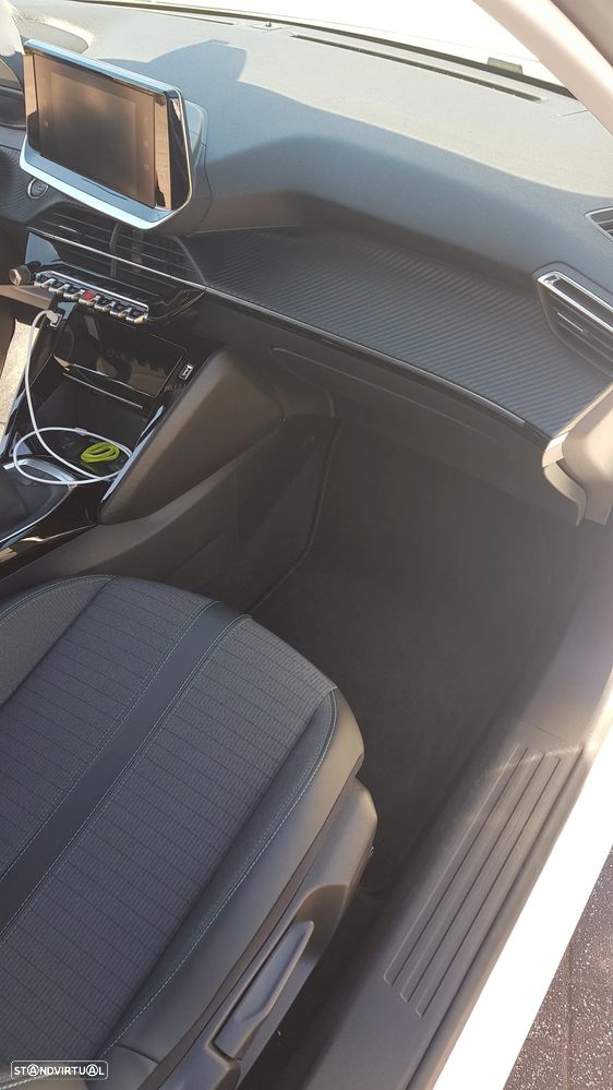 Peugeot 2008 1.2 PureTech Allure - 20