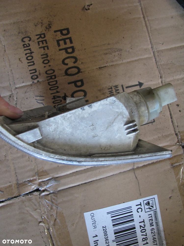 KIERUNKOWSKAZ PRZÓD PRAWY SKODA OCTAVIA I - 6