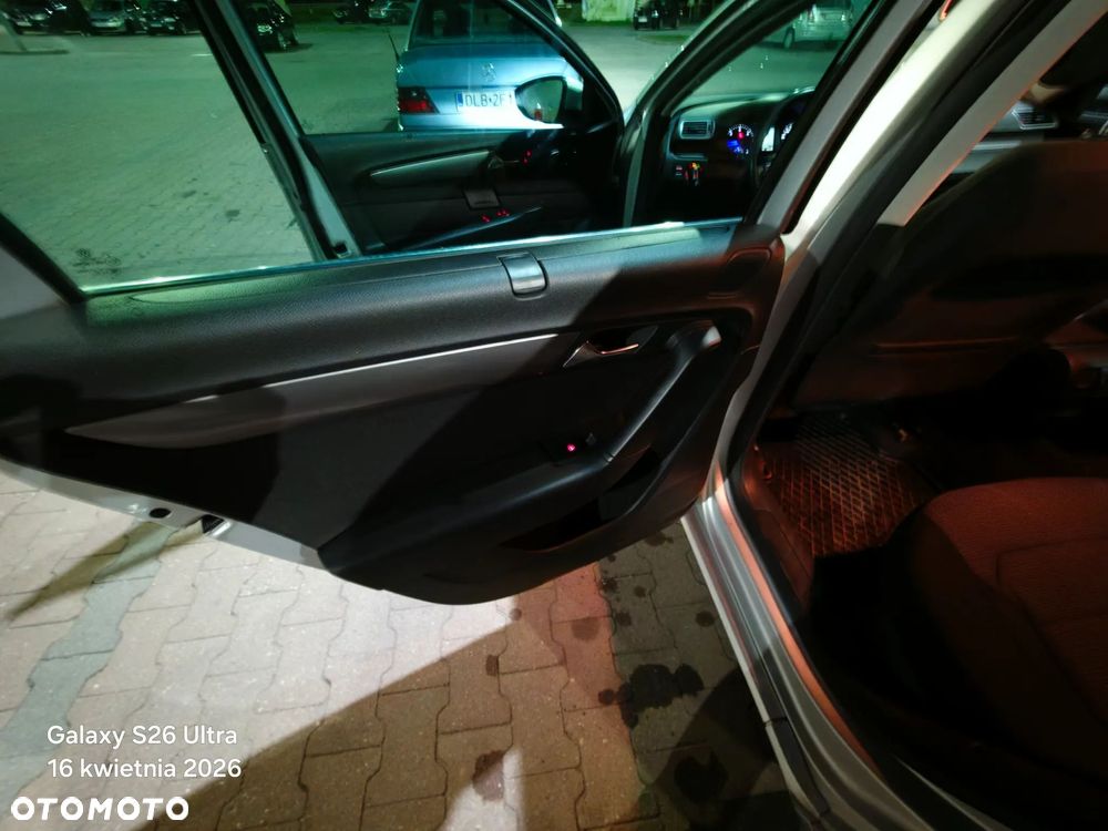 Volkswagen Passat 2.0 TDI DPF Comfortline - 23