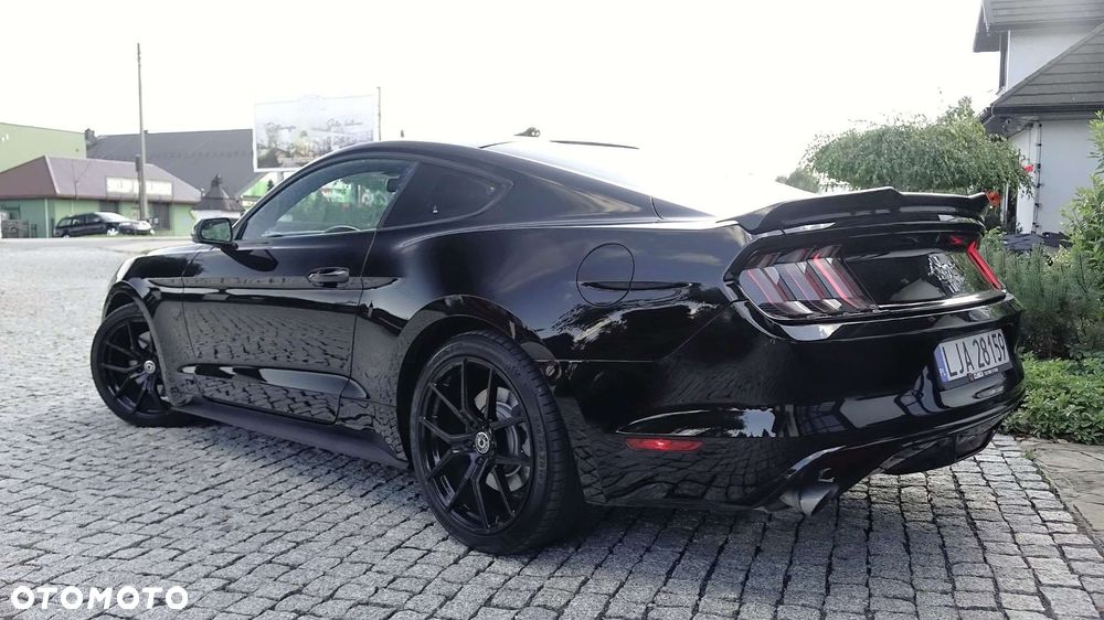 Ford Mustang - 4