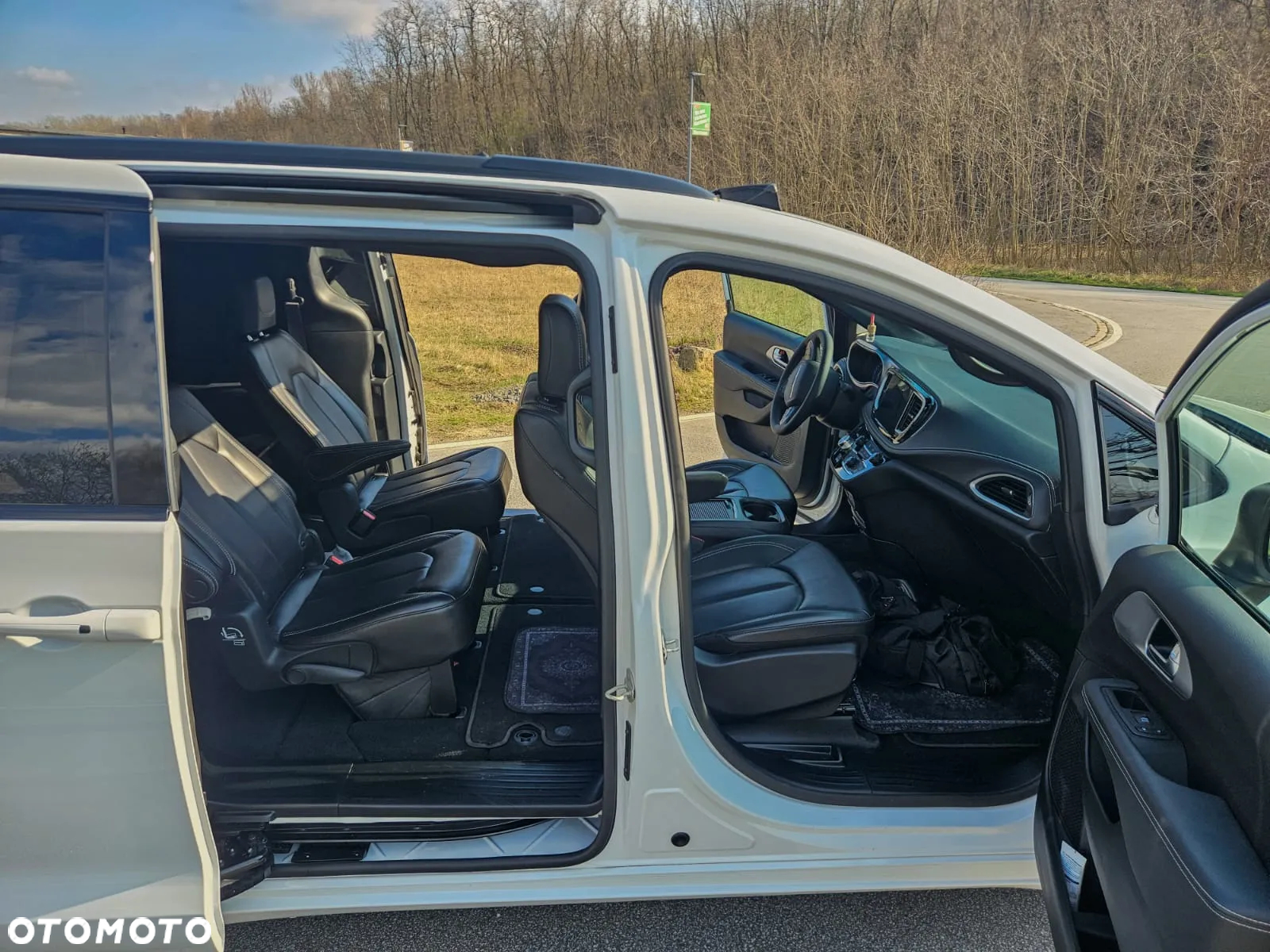 Chrysler Pacifica - 4