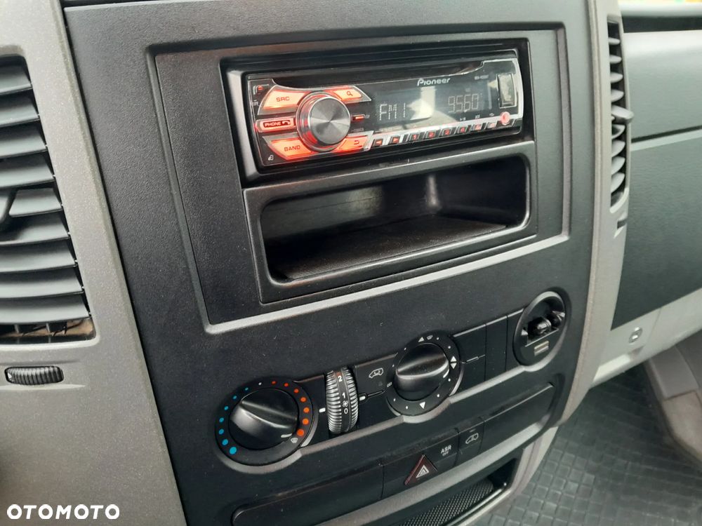 Mercedes-Benz Sprinter - 14