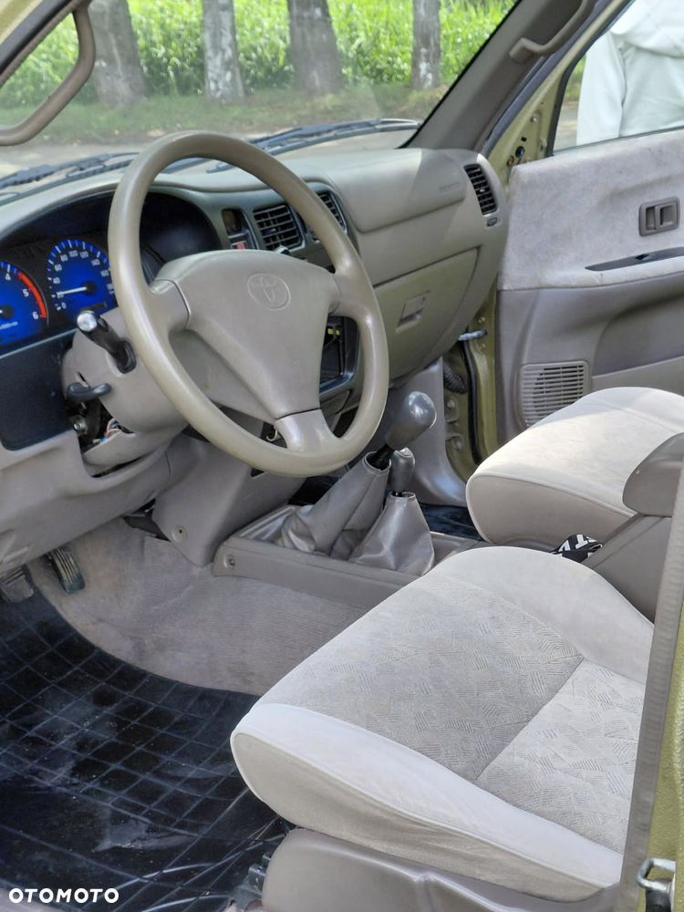 Toyota Hilux 2.5 D-4D DLX + - 6