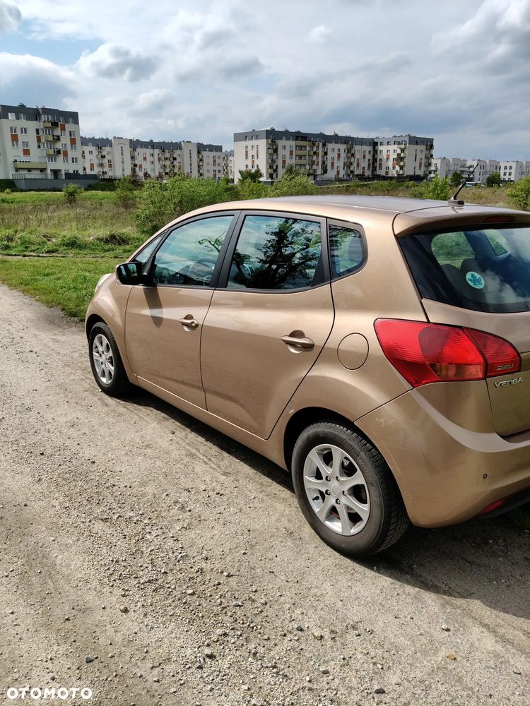 Kia Venga - 7