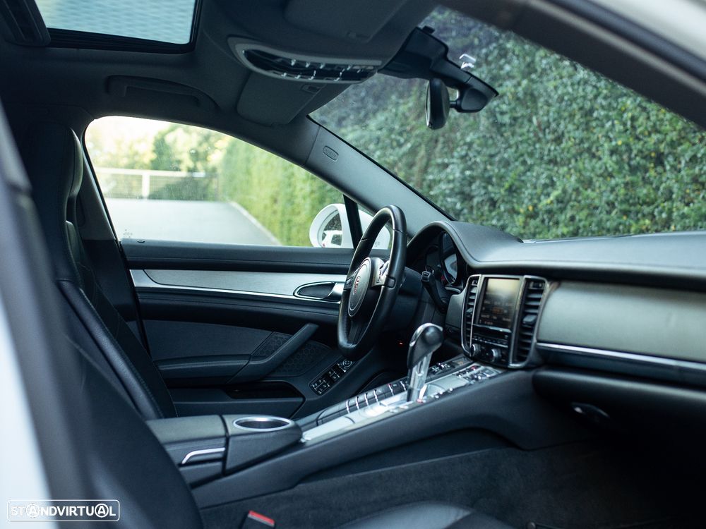 Porsche Panamera Standard - 33