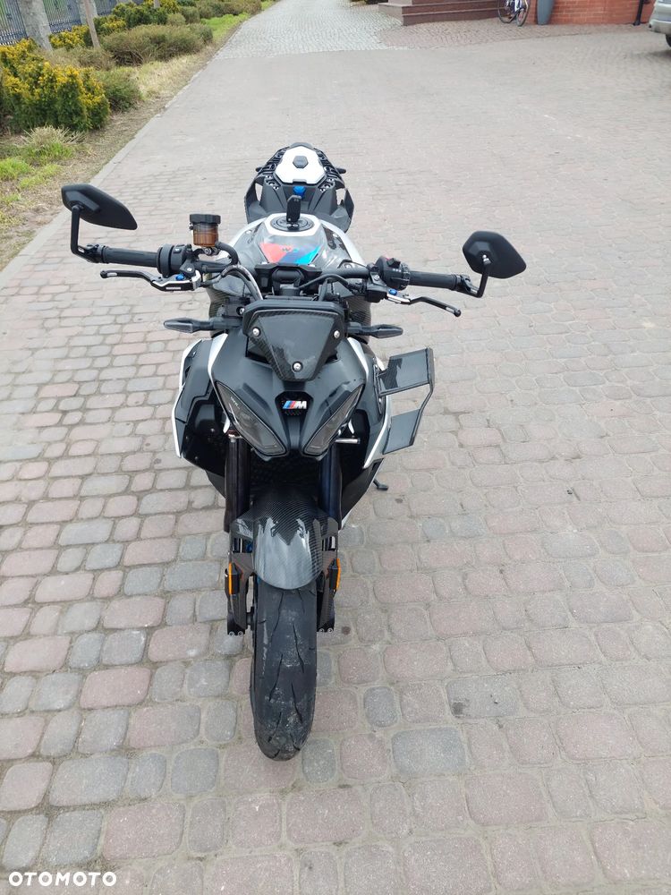BMW S - 9