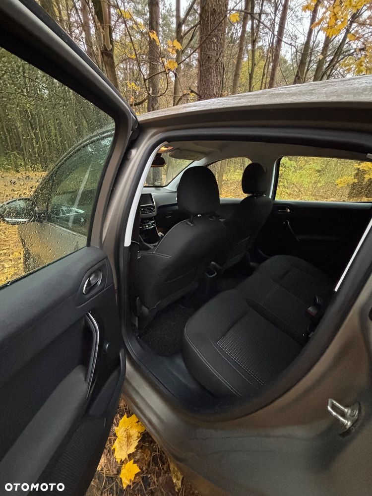 Peugeot 208 - 23