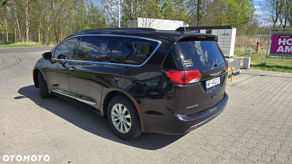 Chrysler Pacifica - 6