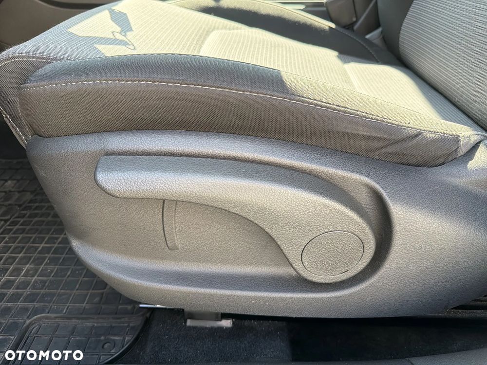 Hyundai i30 1.5 DPI Classic + - 16