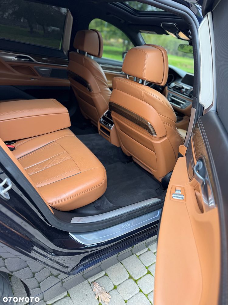 BMW Seria 7 750Li xDrive - 14
