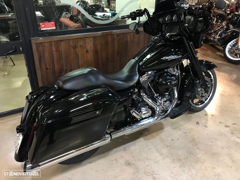 Harley-Davidson FLHXS Street Glide Special - 3