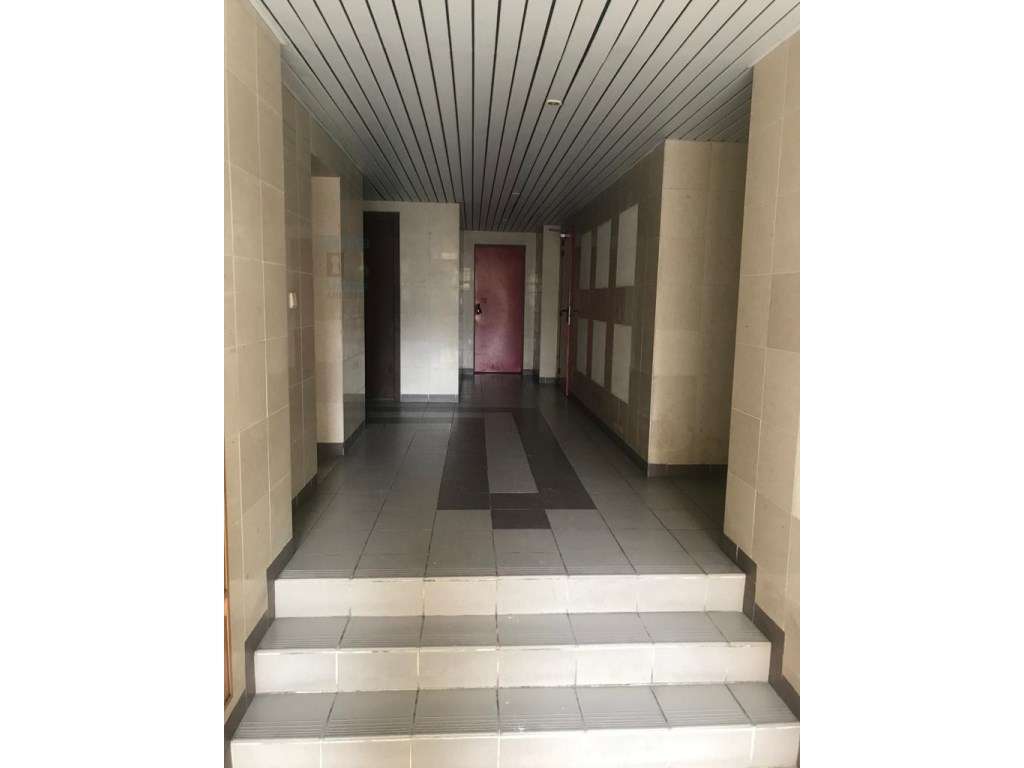 T1 mobilado com estacionamento para arrendamento em Telheiras - Grande imagem: 4/30