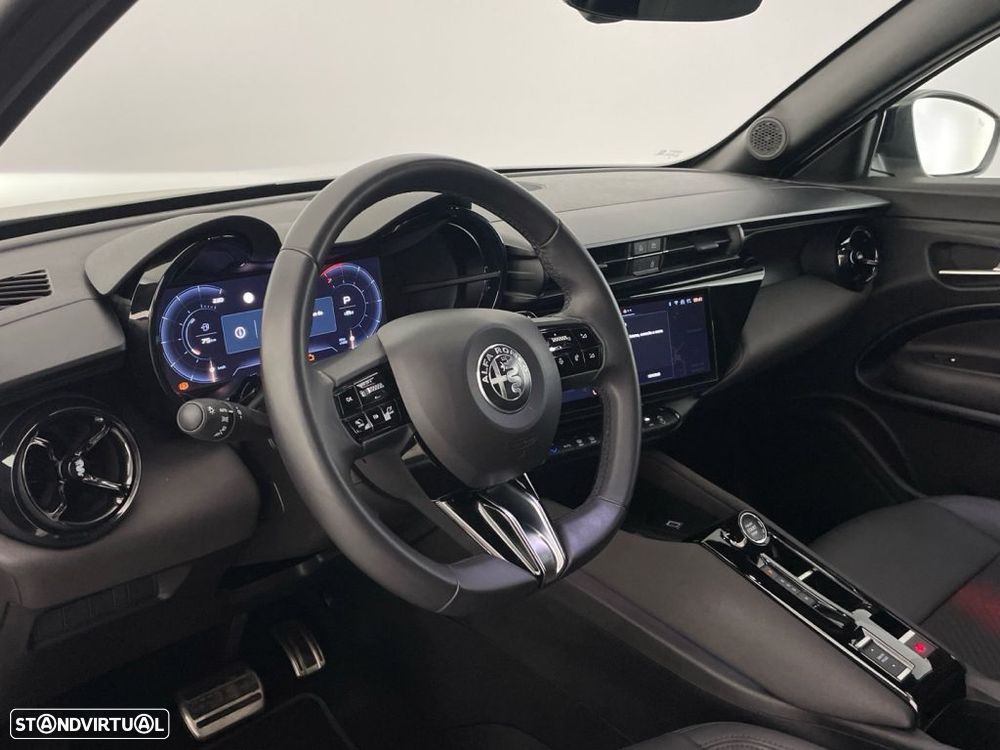 Alfa Romeo Junior 1.2 eDCT6 - 16