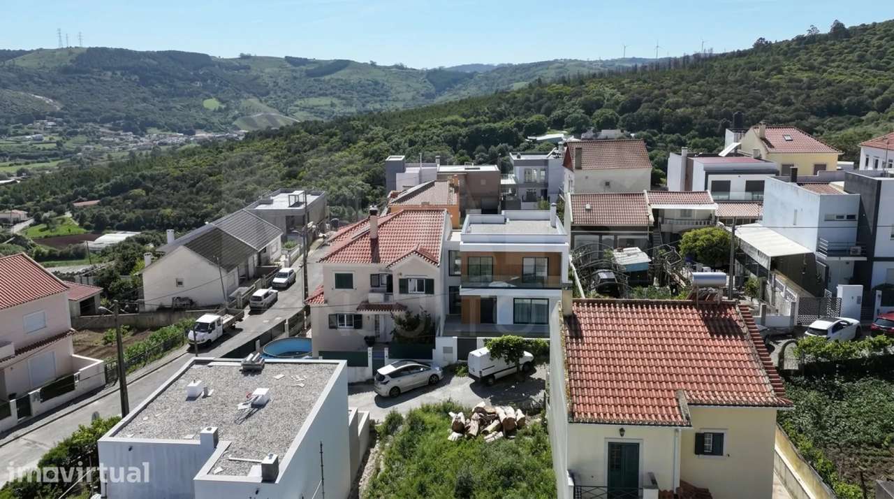 Lote Urbano com Proj. Aprovado para Moradia T3 c/ Cave, & Logra... - Grande imagem: 2/11