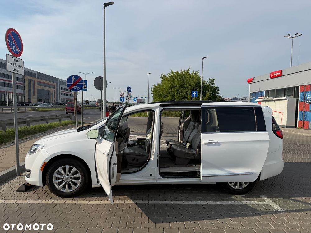 Chrysler Pacifica - 6