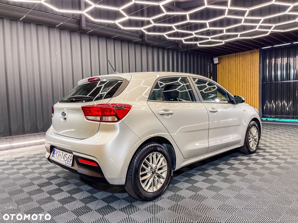 Kia Rio 1.2 L - 5