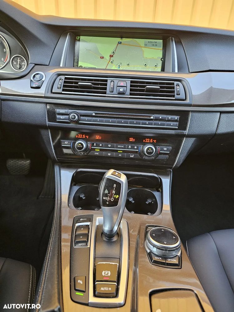 BMW Seria 5 520d Aut. Modern Line - 12