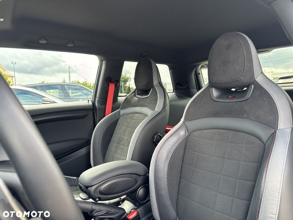 MINI John Cooper Works - 13