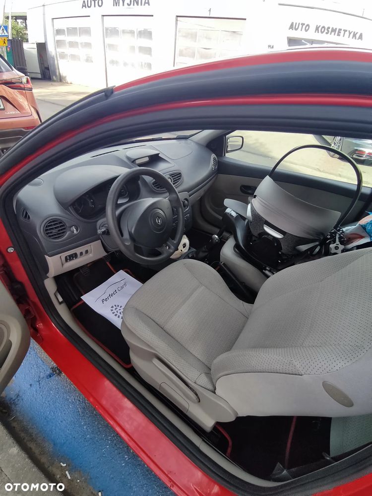 Renault Clio 1.2 16V 75 Expression - 11