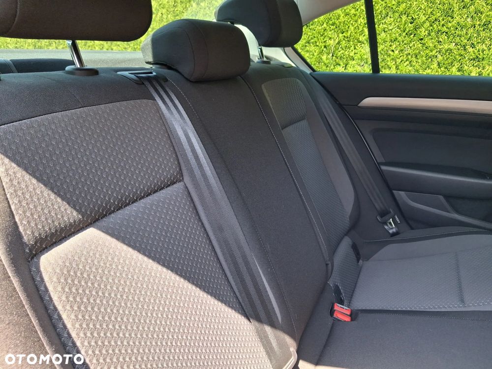 Volkswagen Passat 2.0 TDI EVO Business - 19