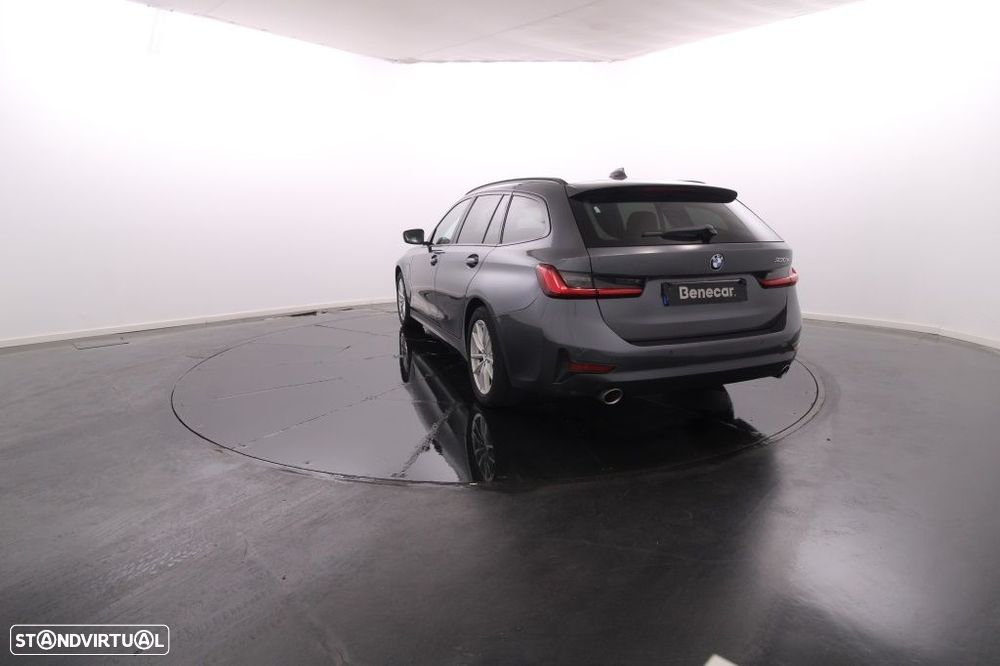 BMW 330 e Touring Auto - 5