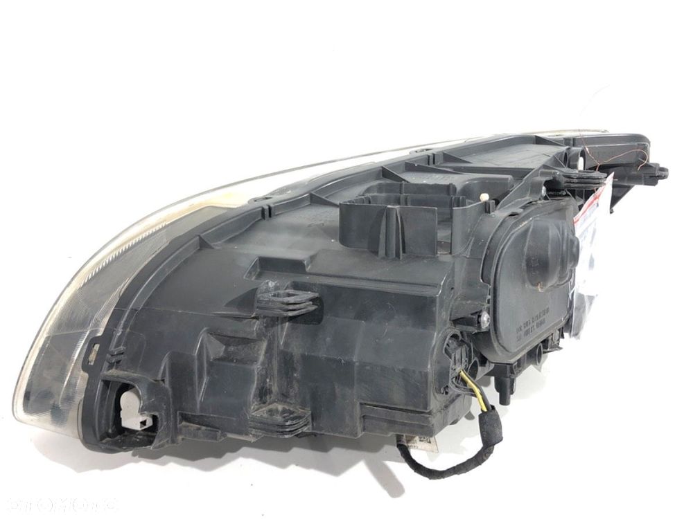 REFLEKTOR PRAWY PRZÓD  VOLVO V60 I (155, 157) 2010 - 2018 D4 133 kW [181 KM] olej napędowy 2013 - - 6
