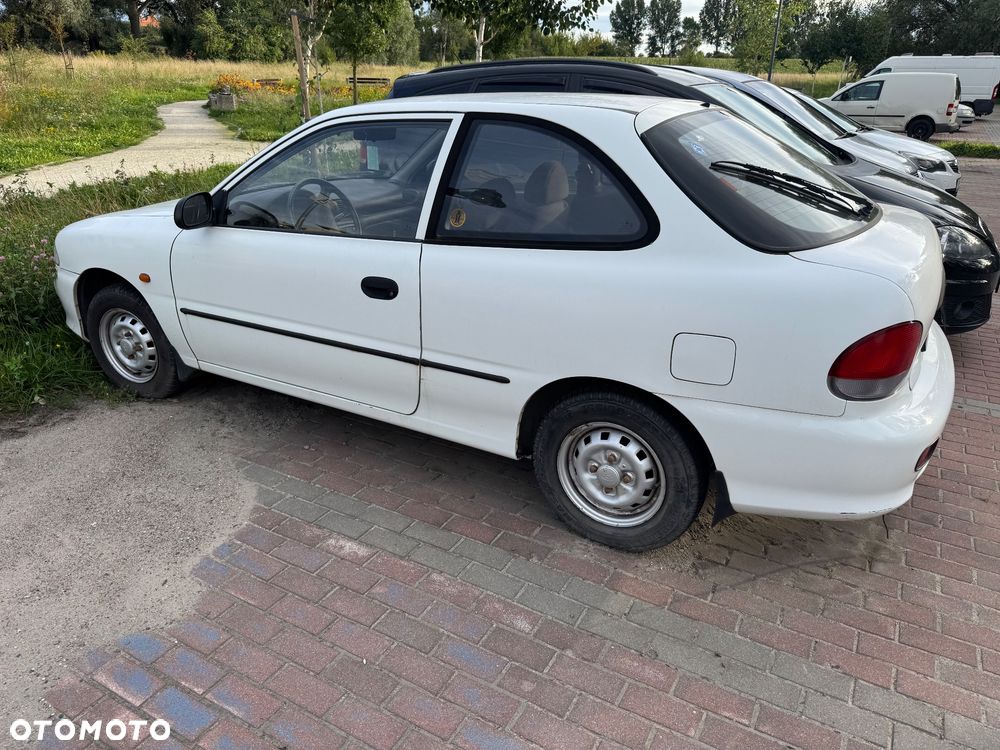 Hyundai Accent - 3