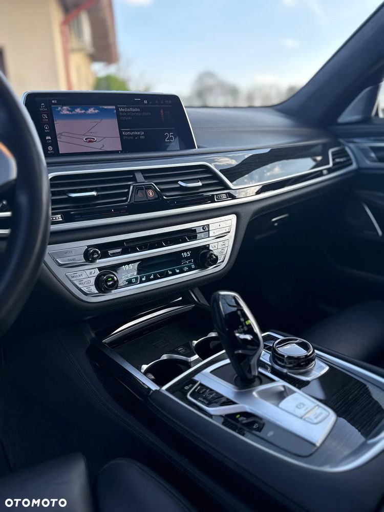 BMW Seria 7 750Li xDrive sport - 22